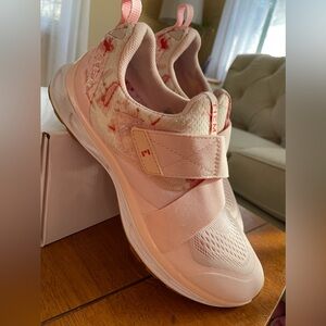 Tiem slipstream pink size 10. EUC